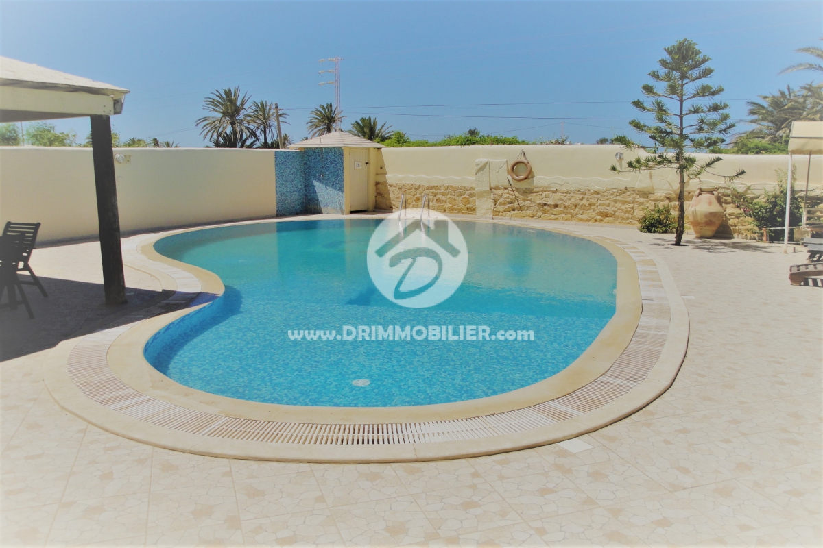 L 138 -                            بيع
                           Villa avec piscine Djerba